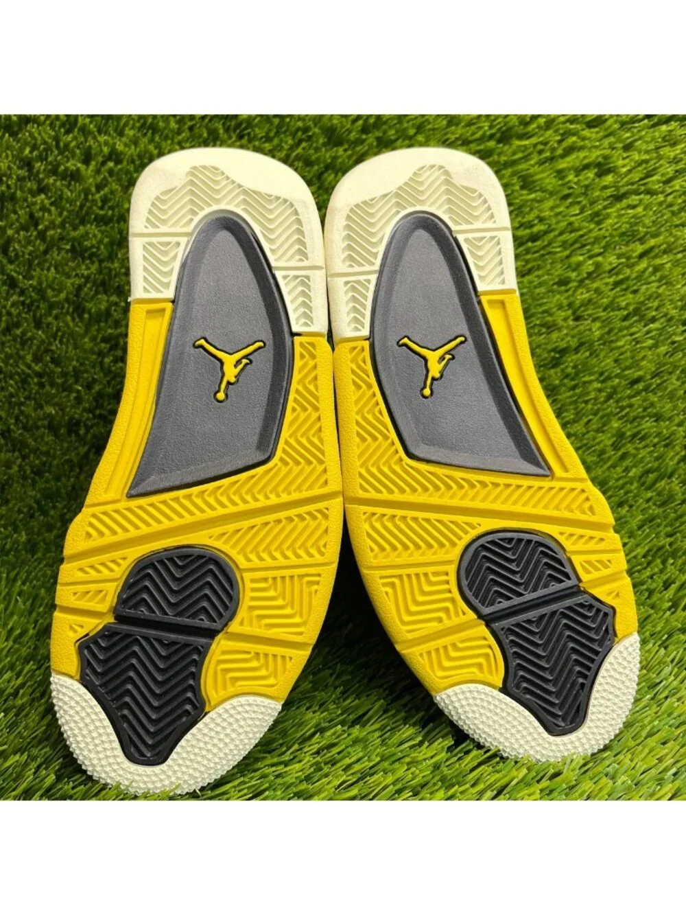 Nike Air Jordan 4 Retro Vivid Sulfur Womens Size 5 White Athletic Shoes Sneakers